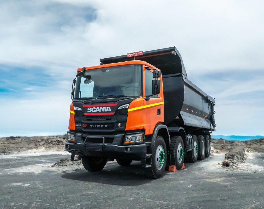 /scania-chile-debuta-en-expoforede-2025-con-soluciones-de-transporte-y