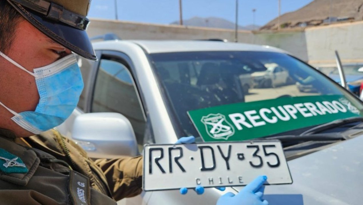 /carabineros-de-taltal-recupera-vehiculo-robado-y-detiene-a-dos-ocupantes-en