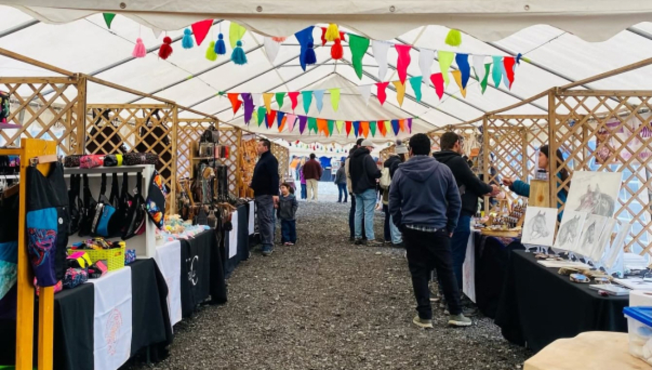 /artesanos-de-canete-participaron-en-la-fiesta-de-la-nieve-en-malalcahuello