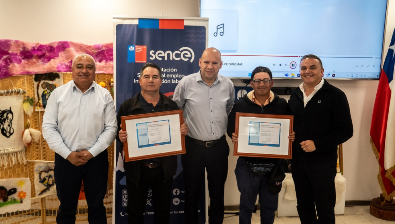 /municipio-de-los-alamos-certifica-junto-a-sence-a-15-usuarios-en-oficio