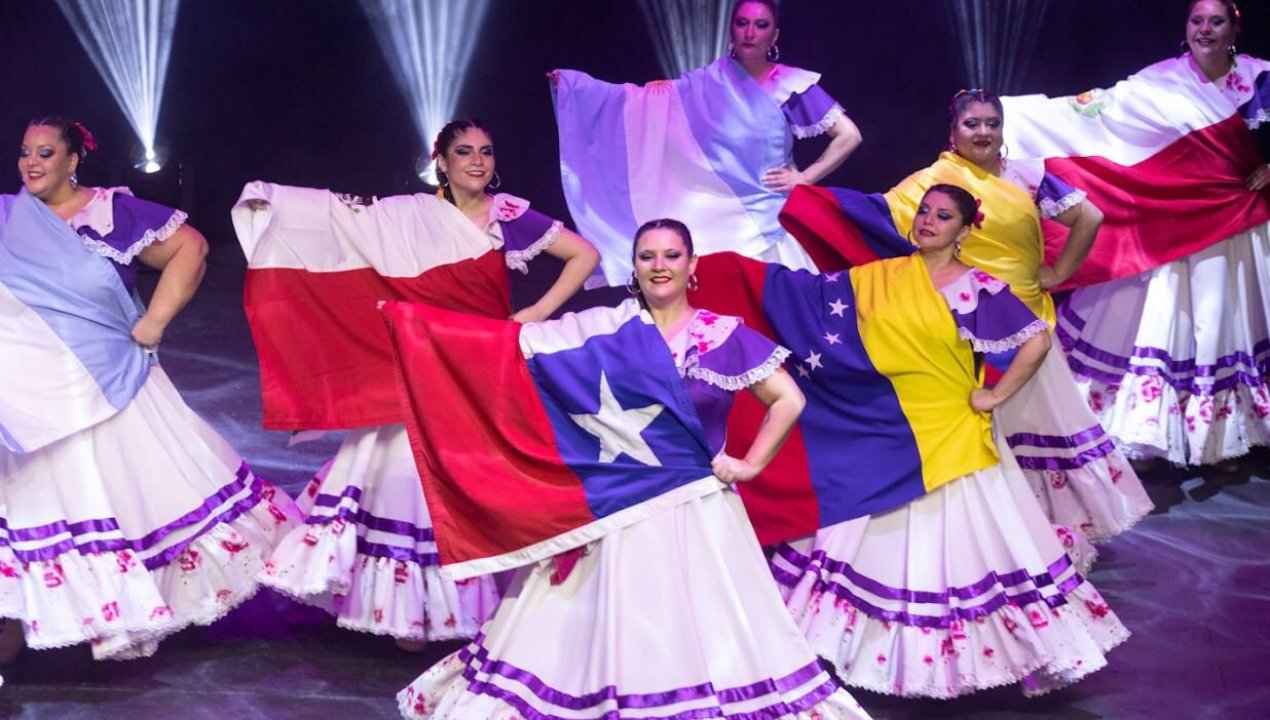 /compania-folklorica-brisa-austral-culmina-su-temporada-2024-con-gran