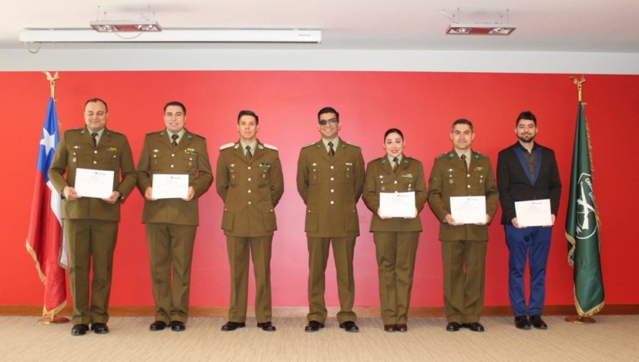 /cinco-funcionarios-del-tic-de-carabineros-concluyen-diplomado-en