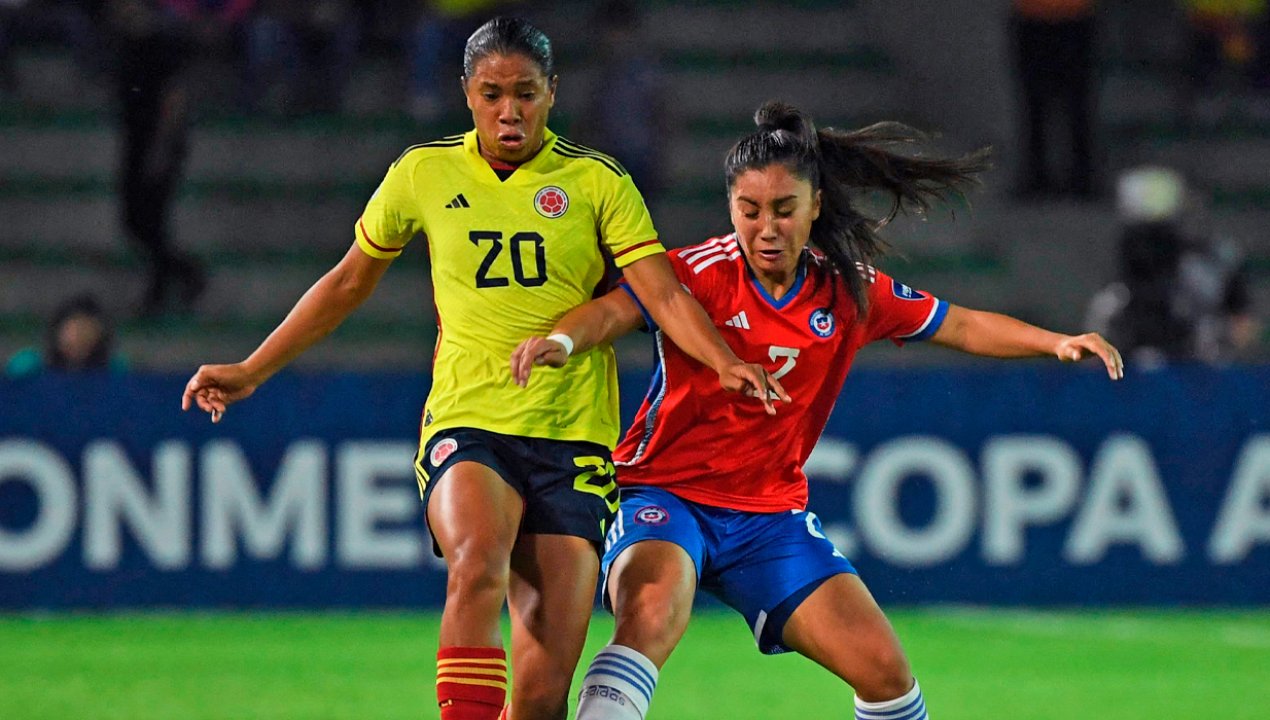 /la-roja-femenina-sigue-con-opcion-de-clasificar-al-mundial-de-2023-pese-a-derrota-con-colombia