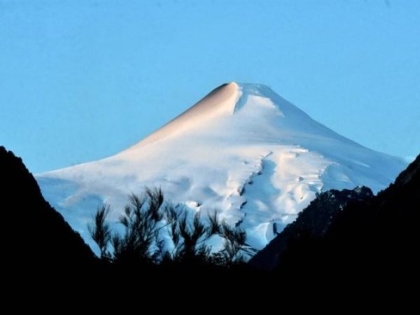 Volcán Villarrica: Decretan emergencia preventiva en 3 comunas de la Araucanía