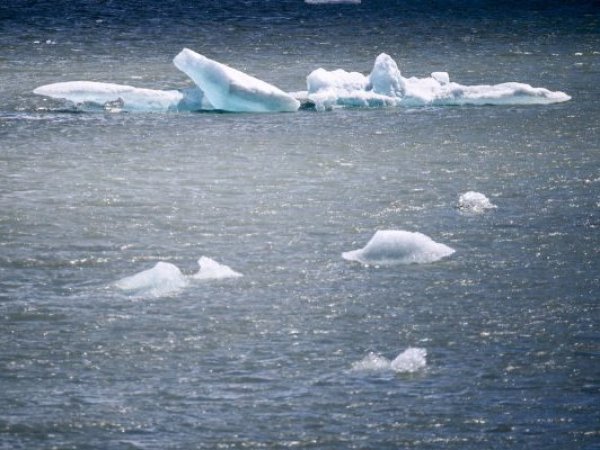 El iceberg más grande del mundo viaja a la deriva tras desprenderse