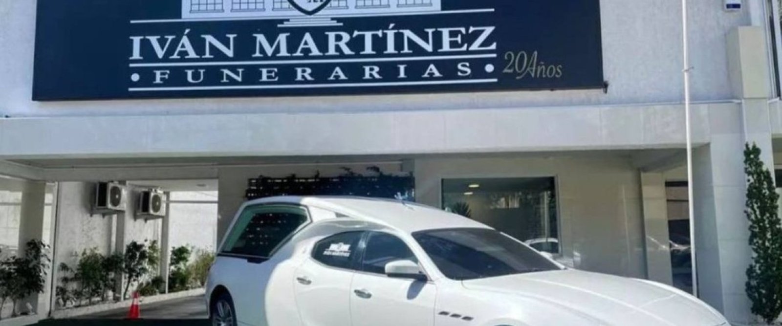 Detienen a dueño de las funerarias Iván Martínez por porte de arma de fuego